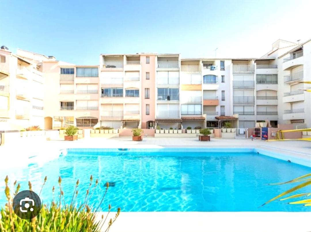Centre Port,Studio Cosy,Vue Piscine Et Sur Le Parking Prive Ainsi Que Le Mont Saint Martin Agde Εξωτερικό φωτογραφία